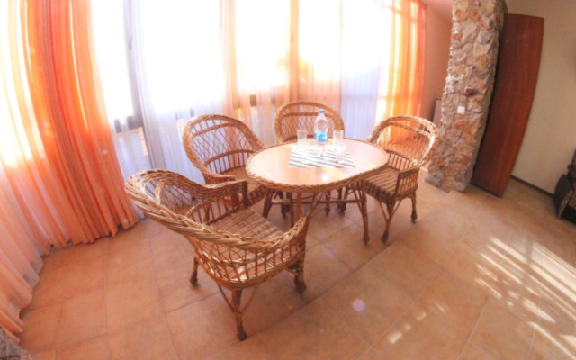 V Gostevom Dome ochag Living quarters