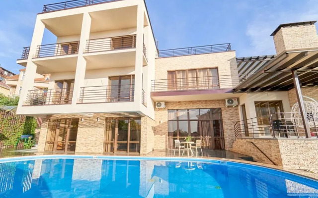 Apartment Villa on Orbitovskaya