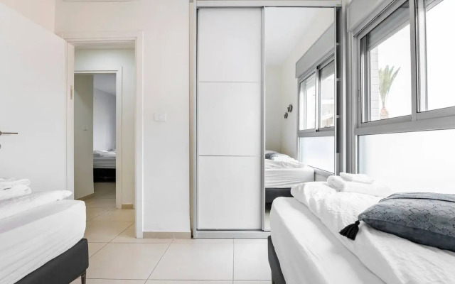 GW002 Gugel Waves Amazing Seaview & Garden Family Apartments Flat