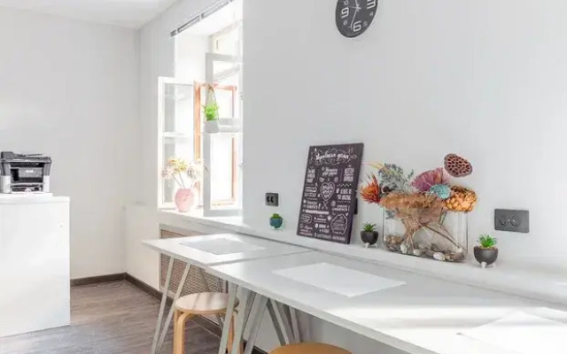 Меблированные комнаты Монохром