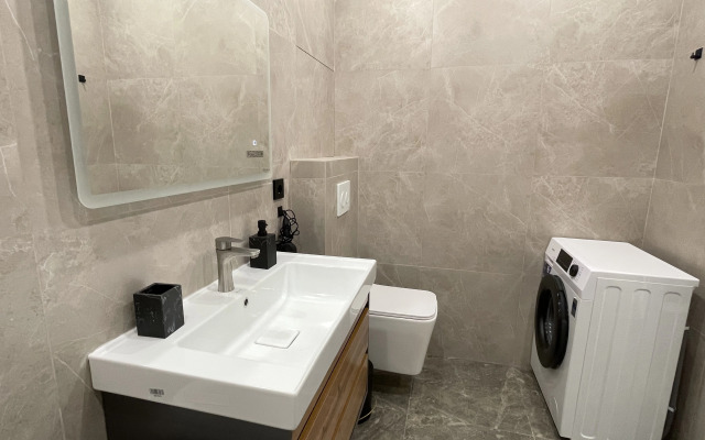 1+ V Tikhom Sovremennom ZHK Verno Flat