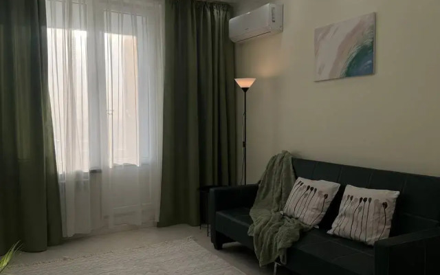 Svetlaya Uyutnaya Dvukhkomnatnaya Vozle Metro Flat