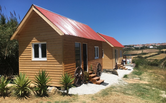 Da Silva Bike & Surf Camp Guest house
