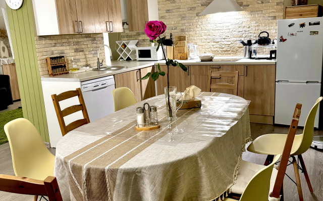 S Vidom na More, Rayskoe Mesto dlya Bolshoy Kompanii Apartments