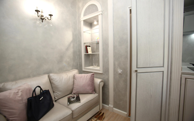 Dvukhurovnevye Nevsky 5 Apartment