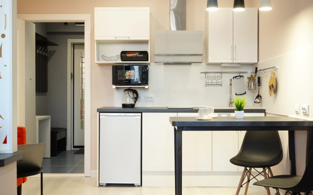 Uyutnaya Studiya S Lodzhiey Apartment