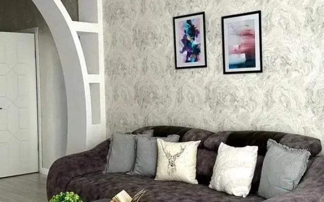 Kvartira Komfortnaa prostornaa s samostoatel'nym zaseleniem v centre Almaty