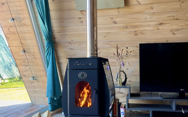 Шале А-фрейм с видом на горы и лес