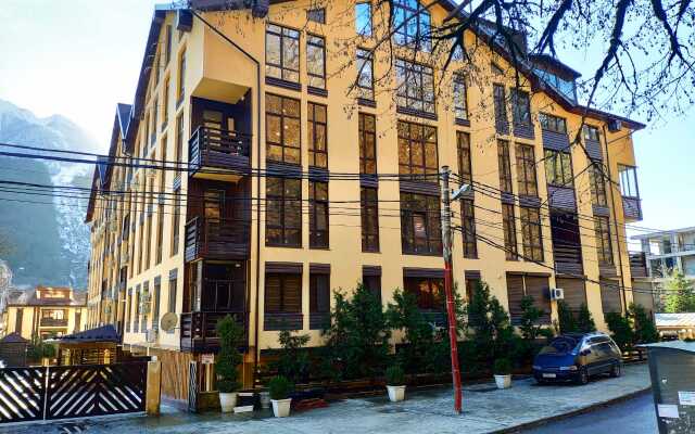 Monteroza Studiya Dlya Troikh Apartments
