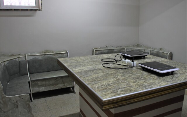 Karmin-Mariner Hotel