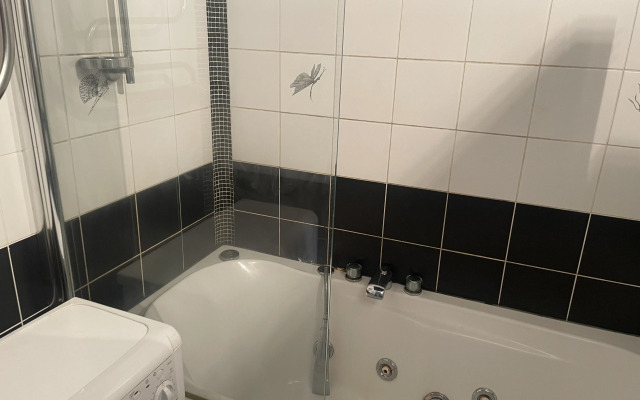 V Tikhom Tsentre Pitera Flat