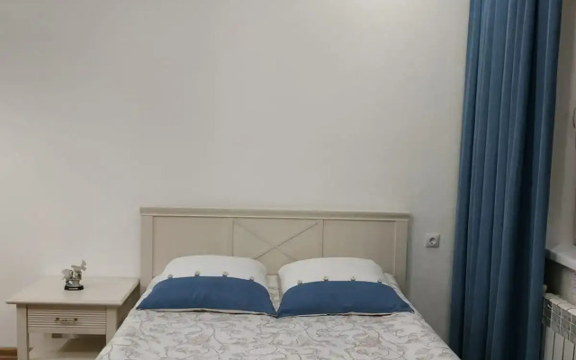 Aprel' V tsentre goroda Flat