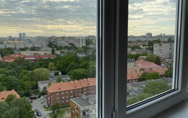 S Panoramnym vidom na gorod Flat