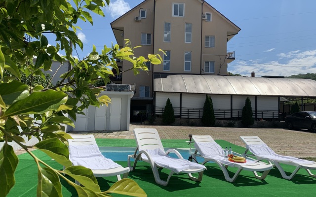 Uyutnyij Prichal Hotel