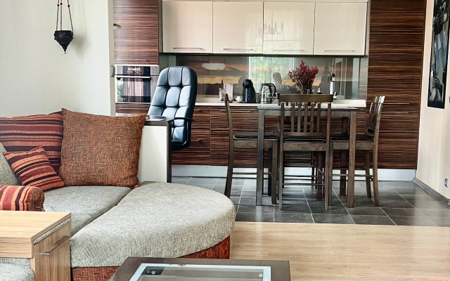Riga V Samom Tsentre S Zakrytoj Parkovkoj Flat