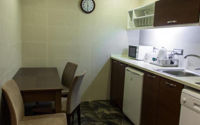 Parkside Hotel & Apartments