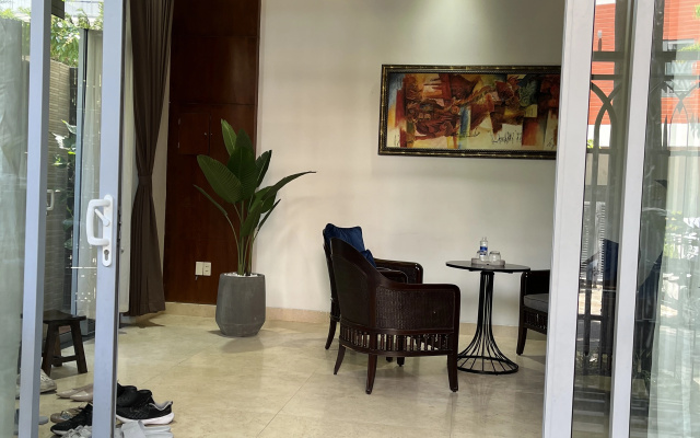 Kim’s House  Entire Villa 6-BR Near My Khe Beach Villa – Balcony – Da Nang