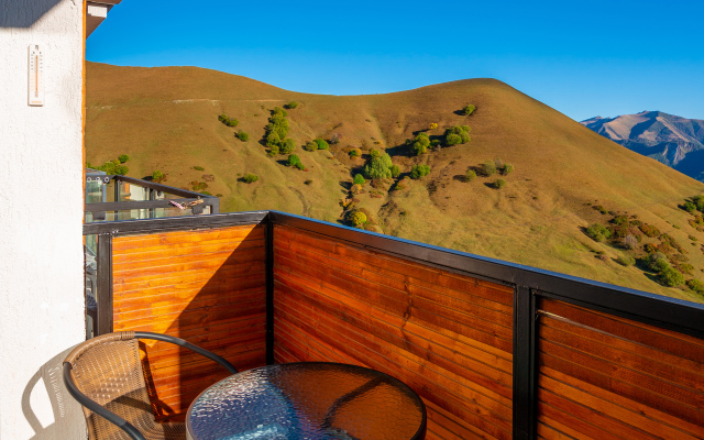 Touch The Mountains Twins New Gudauri Hotel