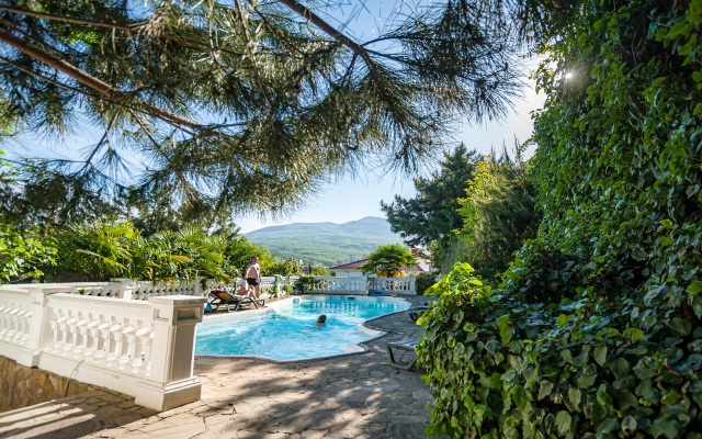Bon Maison  Boutique Hotel