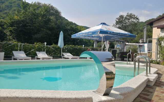 Yablochko Guest House