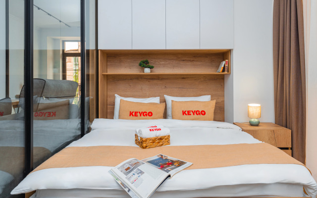 KeyGo #0160, 1 Bedroom, Designed with Balcony Apartments