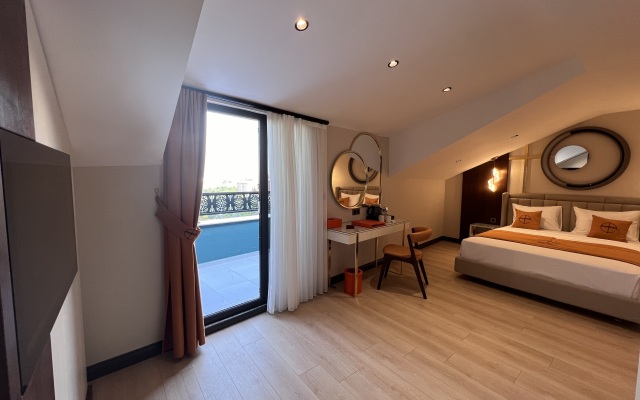 Hotel Elysian Airport