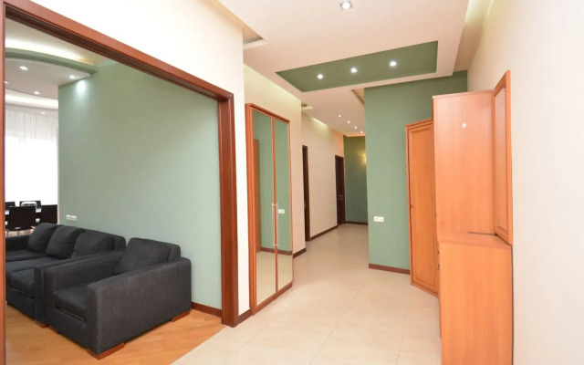 3-Komn. V Novostroyke, Ulitsa Arama, Di6413 Flat