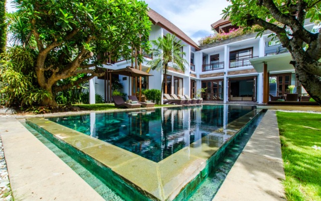 Wonderful 4BR villa 50 meters to the beach Canggu
