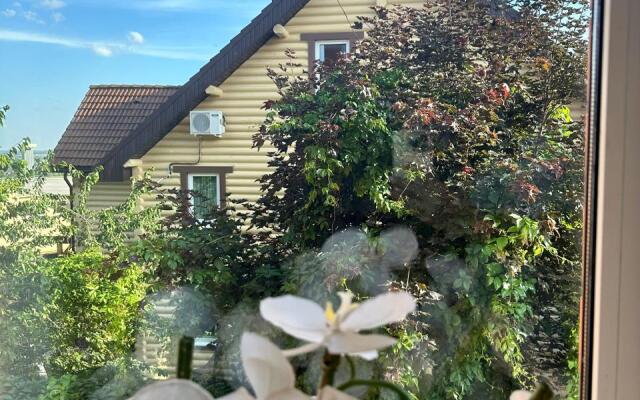 Verhnie Pechory Guest House