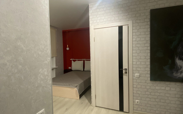 Квартира Студия с большой круглой ванной и камином