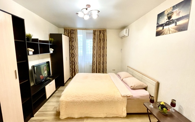 Уютные Апартаменты в доме у Космопорта (ул. Дыбенко 27а)