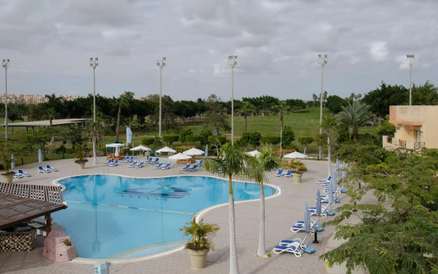 Курортный Отель Swiss Inn Pyramids Golf Resort - фото 3