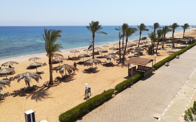 Отель La Playa Beach Resort Taba