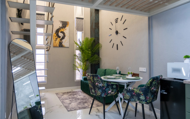 Квартира Hedonism двухэтажная на Московской 34