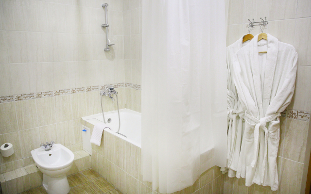 Gostinichno-Razvlekatelnyij Kompleks Kontinent Hotel