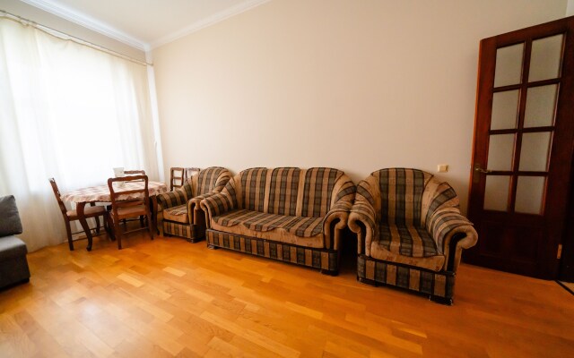 SBolshaya Morskaya 36 Two-bedroom  in St. Petersburg style Parking in the courtyard Fiat