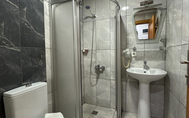 Отель Tree House