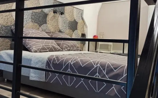 Dvuhurovnevaya Khadi_Home ryadom s Komsomolskoj Naberezhnoj Flat