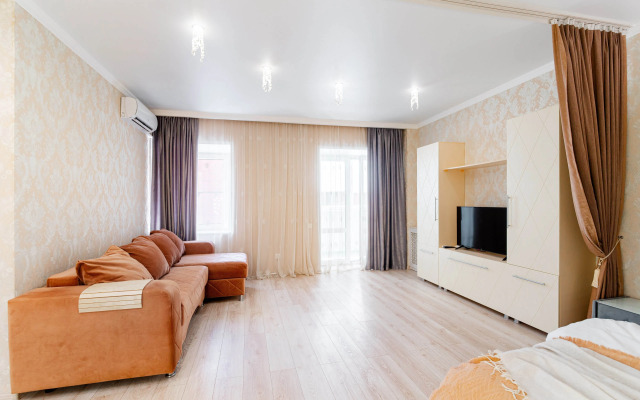 Sovremennaya, Prostornaya S Konditsionerom Flat
