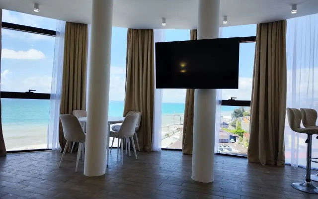 Prostornye S Vidom Na More Apartments