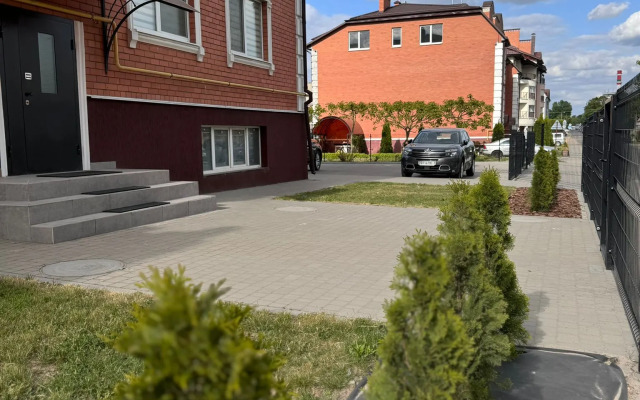 Prostornaya Nedaleko Ot Tsentra S Parkovkoy Flat