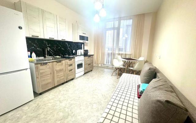 Na Ulitse Samarovskaya 8/1 Flat