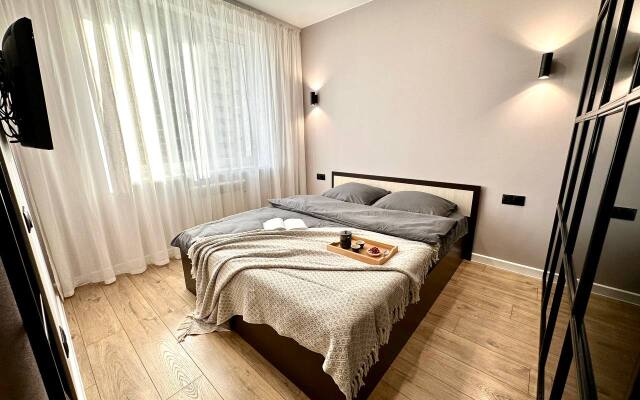 V Novom Dome Flat