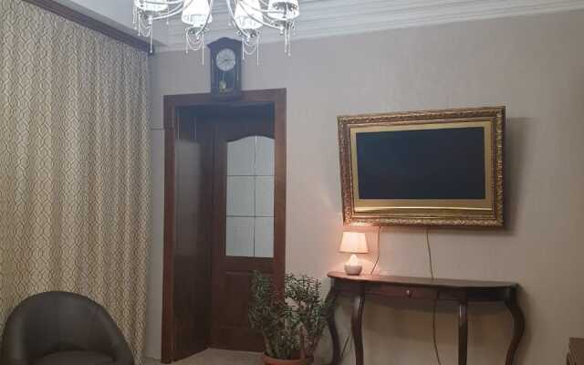 Dom Kuptsa Tikhomirova Flat