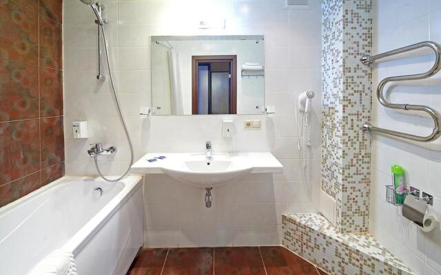 Avrora Hotel