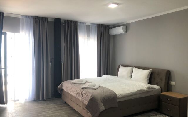 Port Hotel