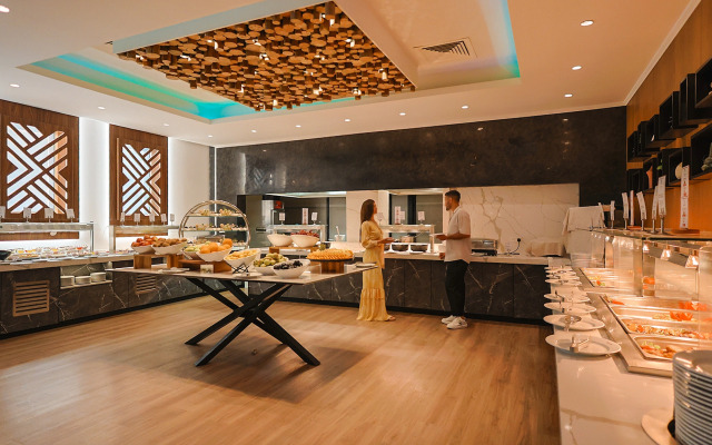 Cavo Maris Beach Hotel