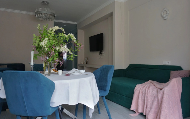 Prostornaya Treshka Flat