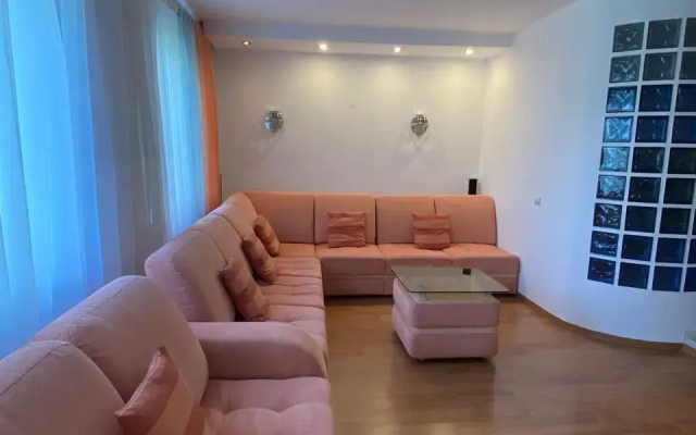 Квартира просторная в районе с развитой инфраструктурой