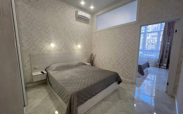 Квартира трехкомнатная Крымская 22